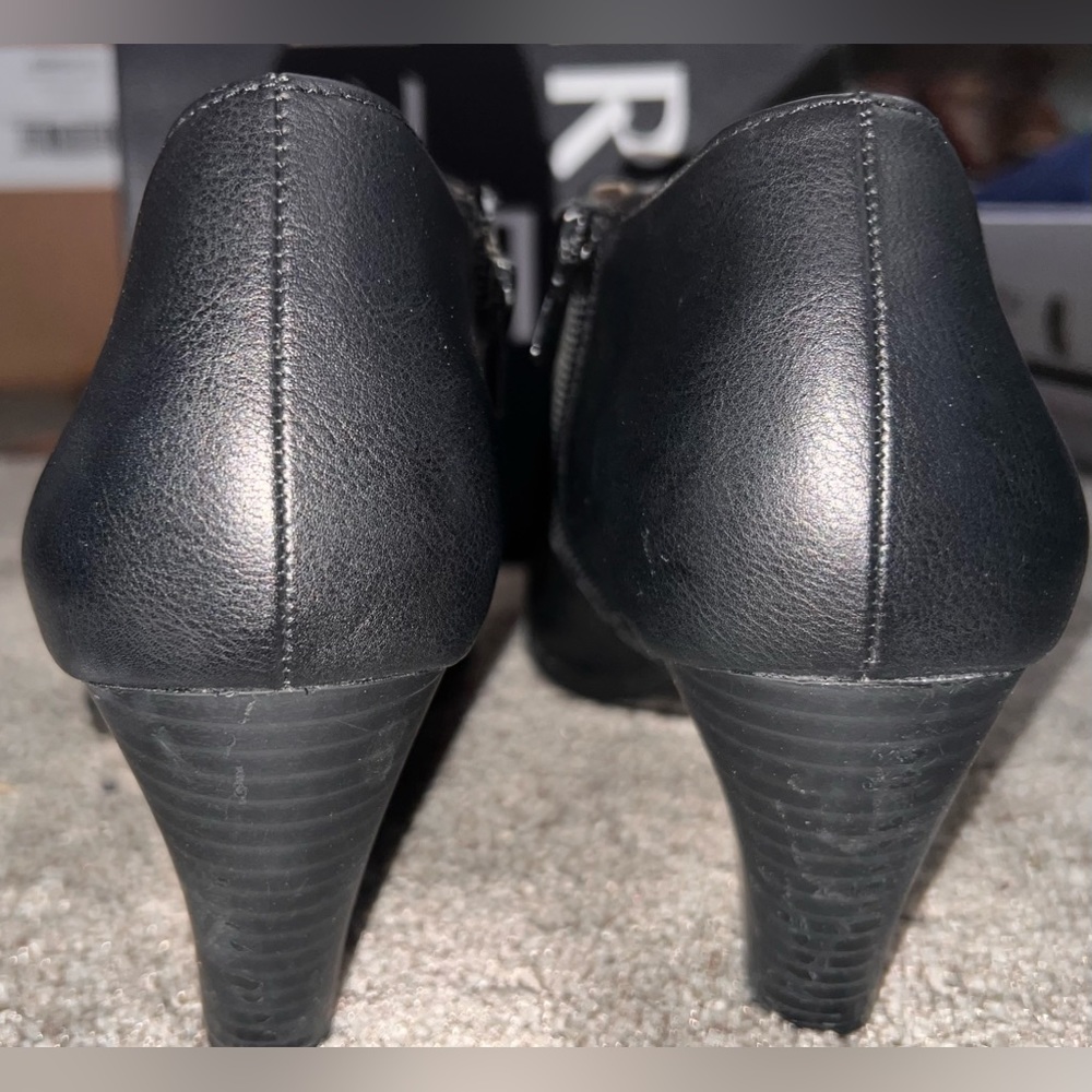 Naturalizer Shoes - Picture 2 of 6
